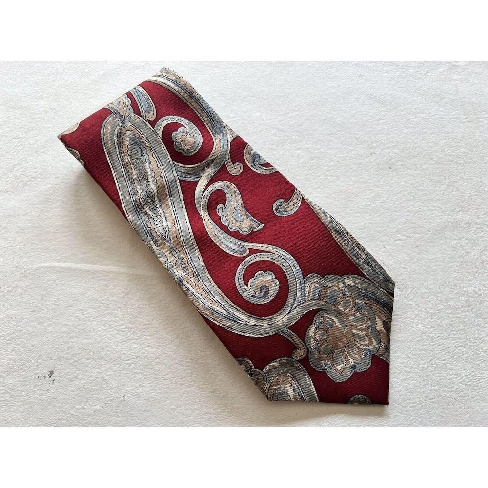 Vintage Givenchy‎ Monsieur All Silk Tie Elegant Red Paisley Print Necktie
